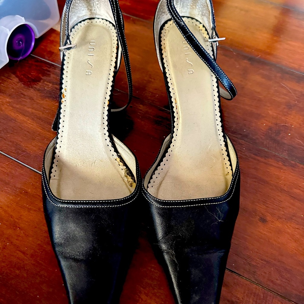 Unisa ankle strap dress shoes. Leather. Size 11.